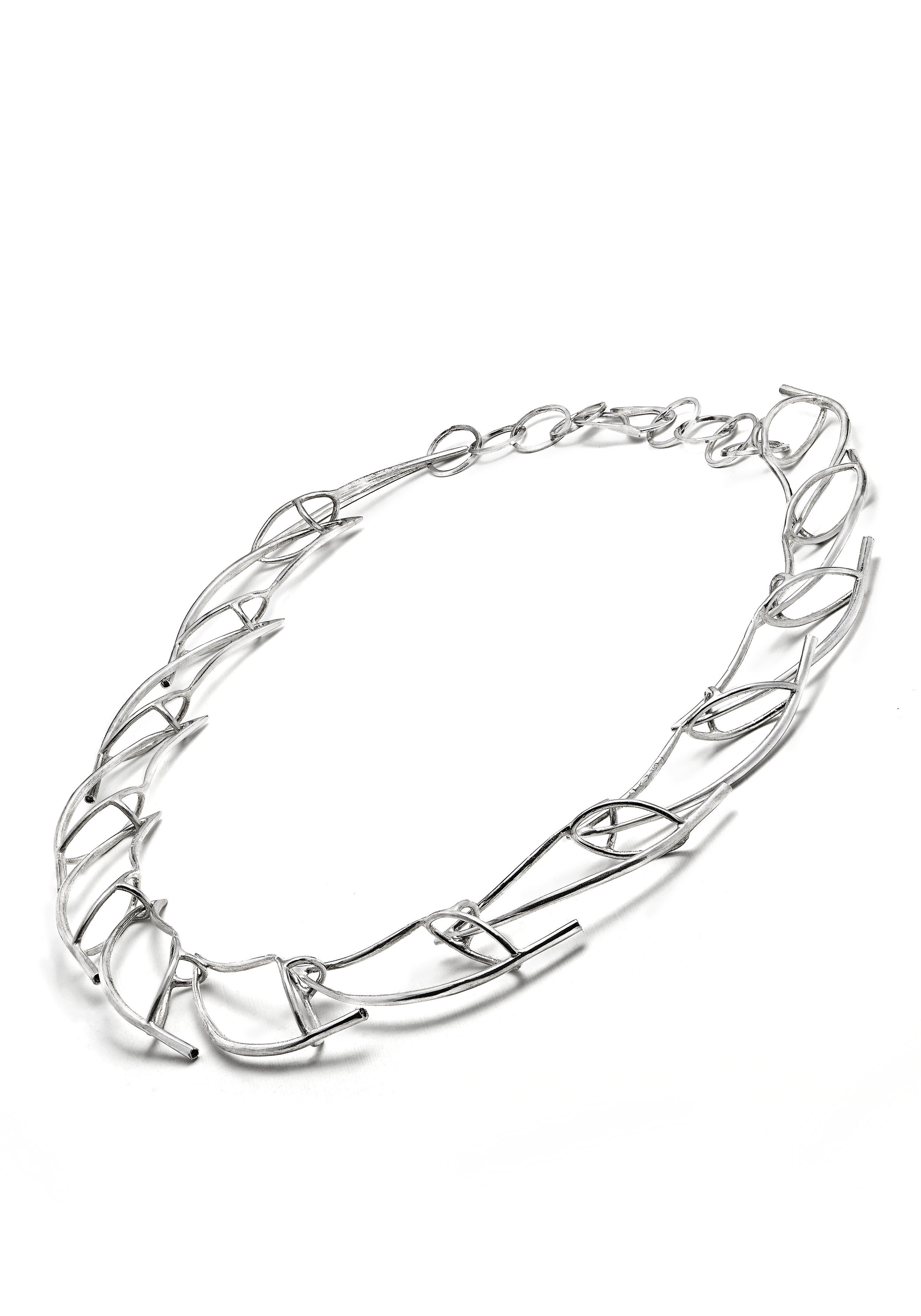 Collier contemporain par Amira Sliman